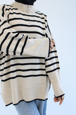 Soft Striped Pullover in black - Lillyscarfofficial