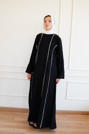 Sophia Dreese in black - Lillyscarfofficial