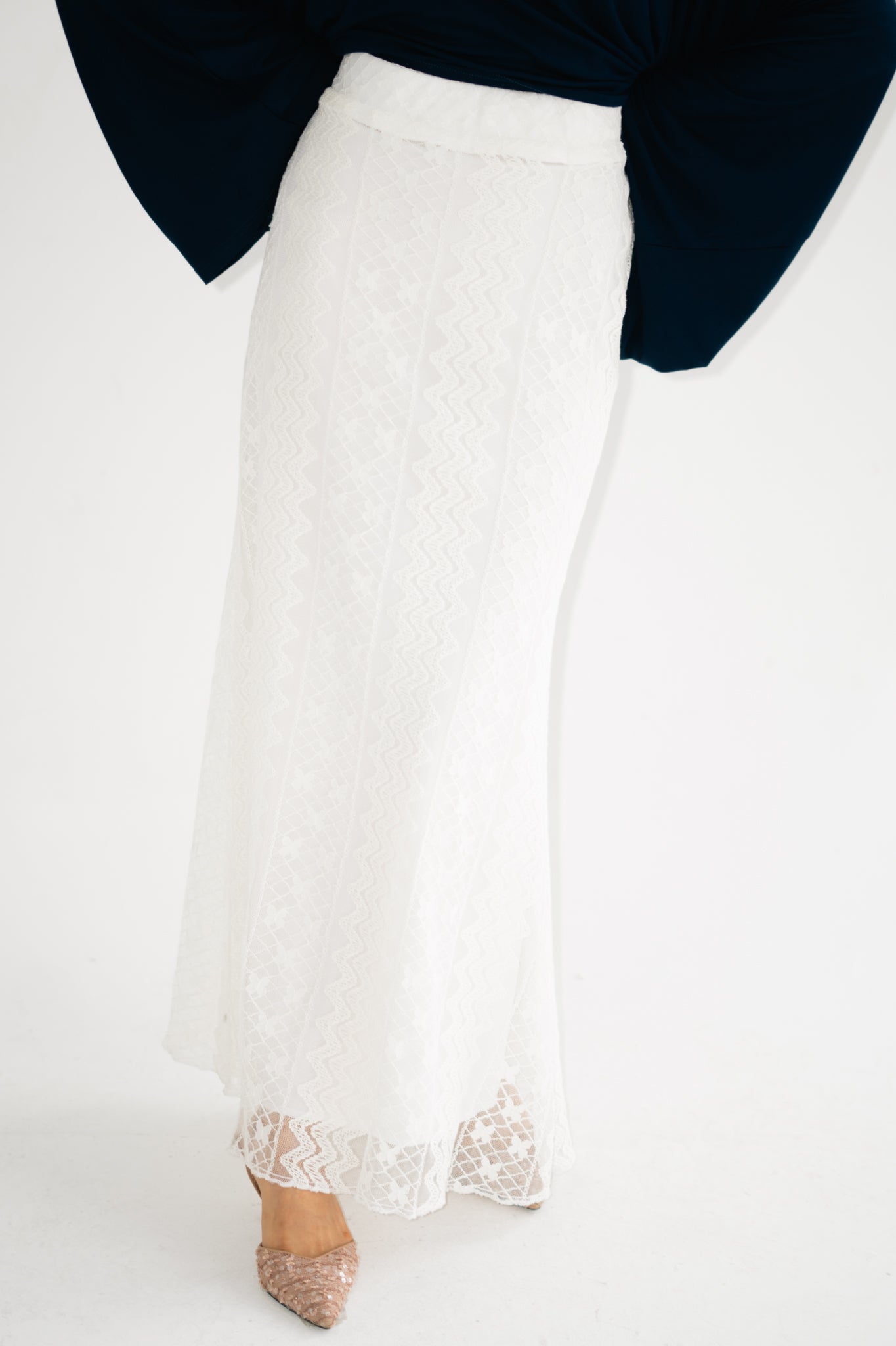 LONG LACE SKIRT