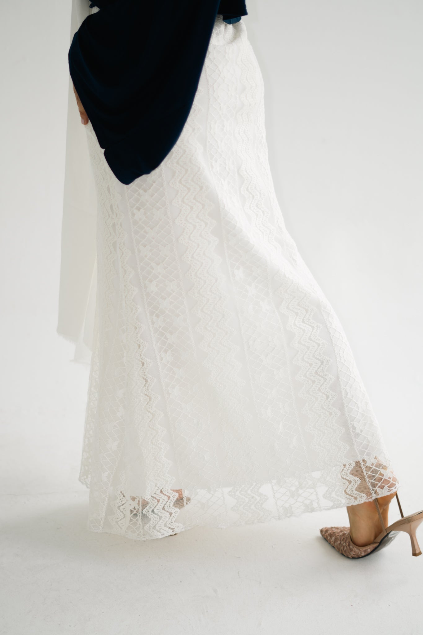 LONG LACE SKIRT