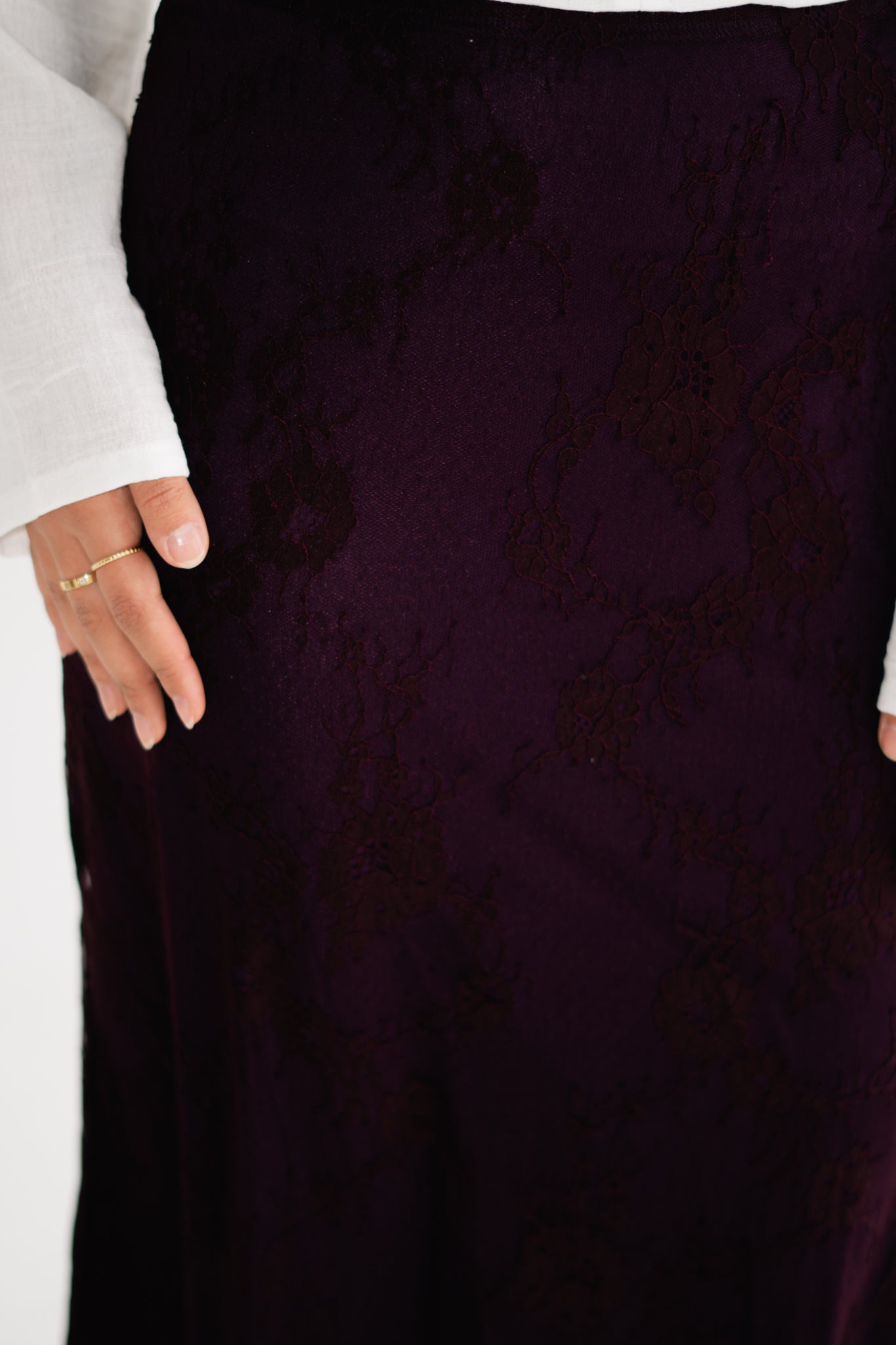 LONG LACE SKIRT