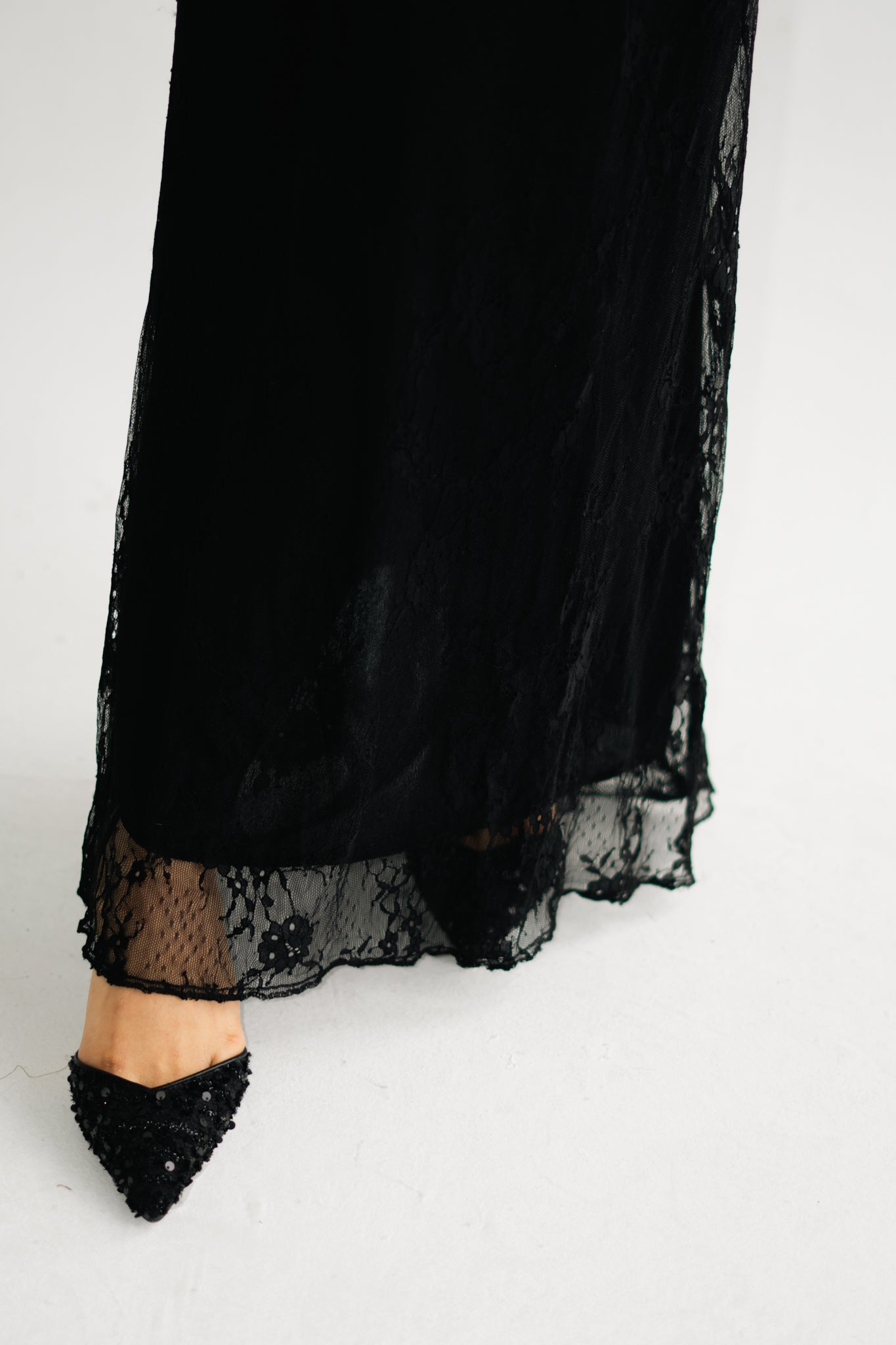 LONG LACE SKIRT