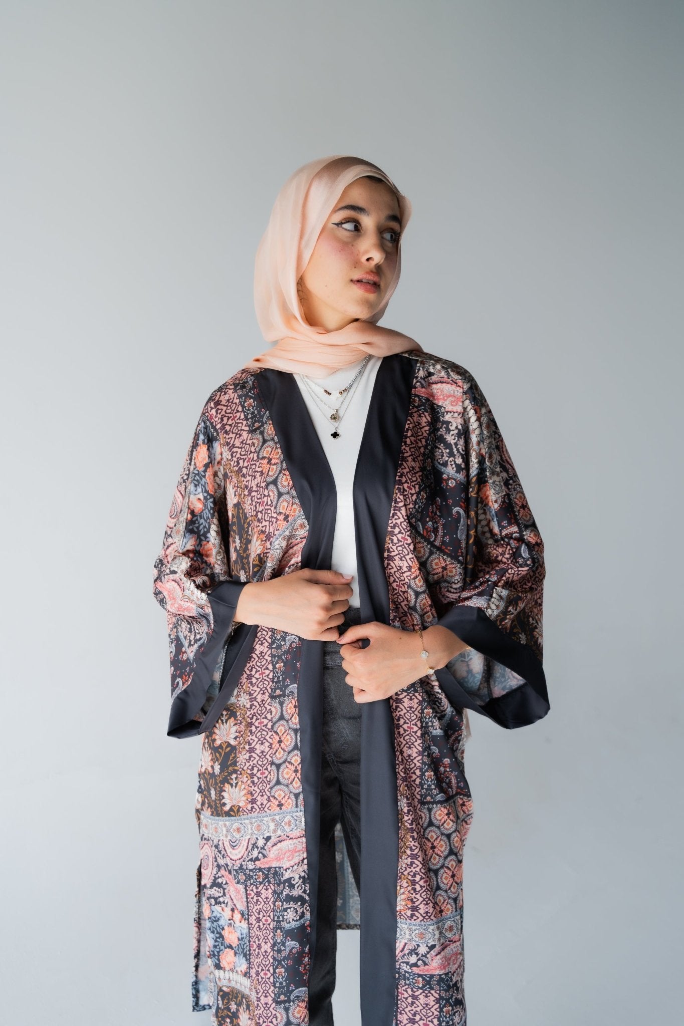 A02 - Lillyscarfofficial