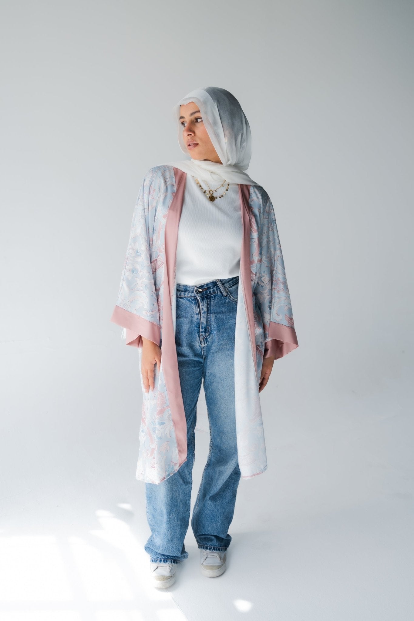 A03 - Lillyscarfofficial