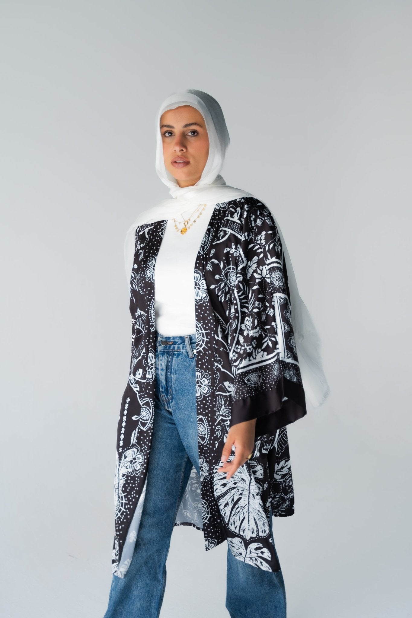 A04 - Lillyscarfofficial