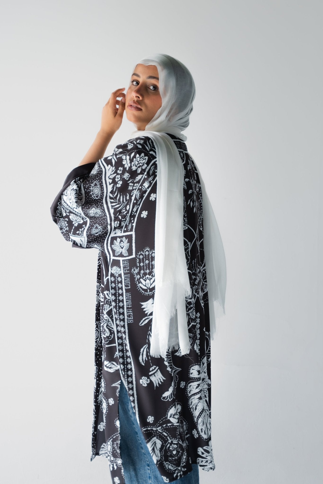 A04 - Lillyscarfofficial