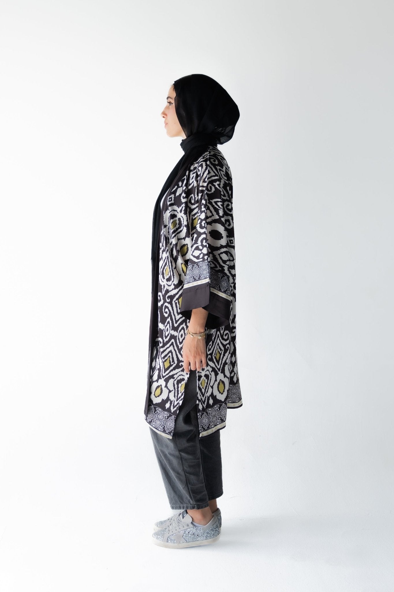 A06 - Lillyscarfofficial