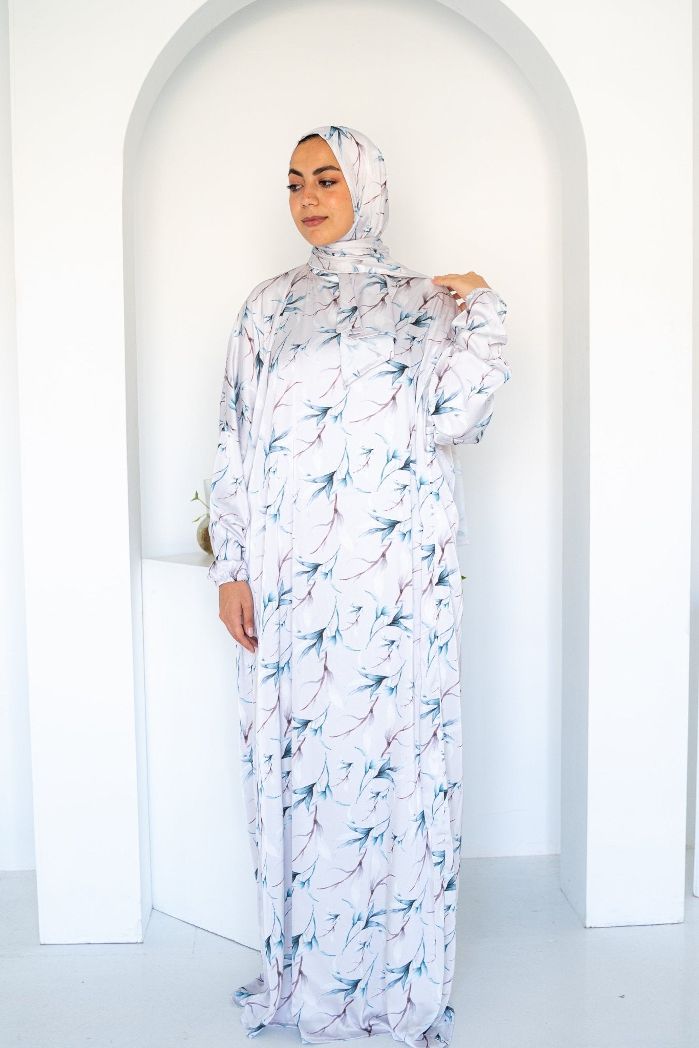 Aisha isdal - Lillyscarfofficial