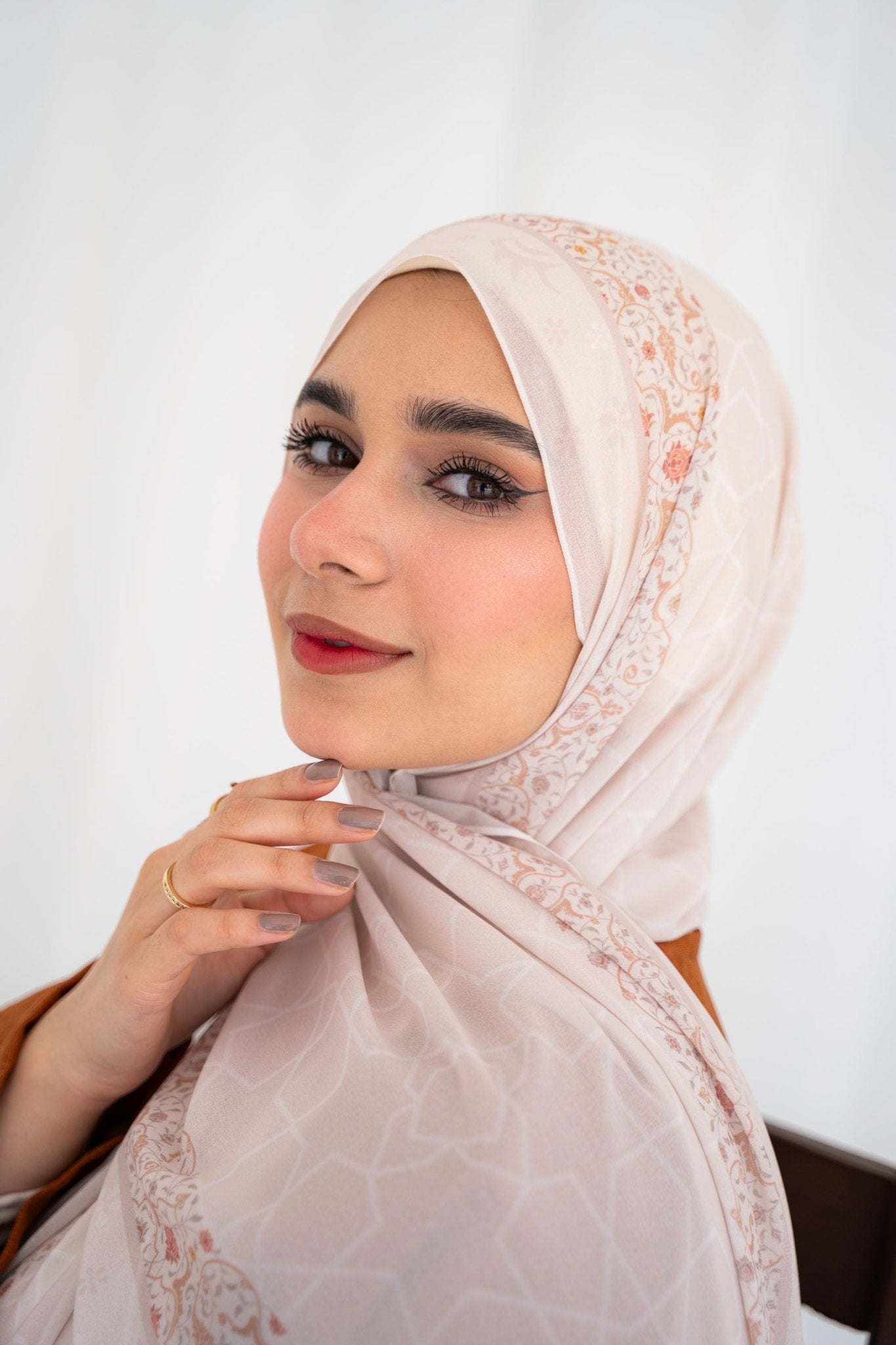 Andalusian grace - Lillyscarfofficial