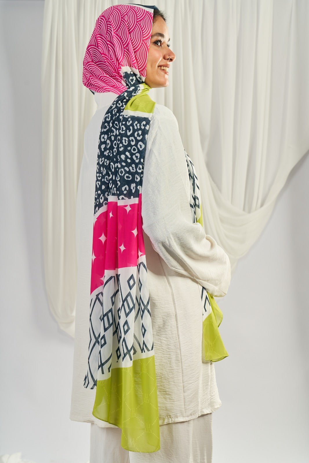 Ava - Lillyscarfofficial