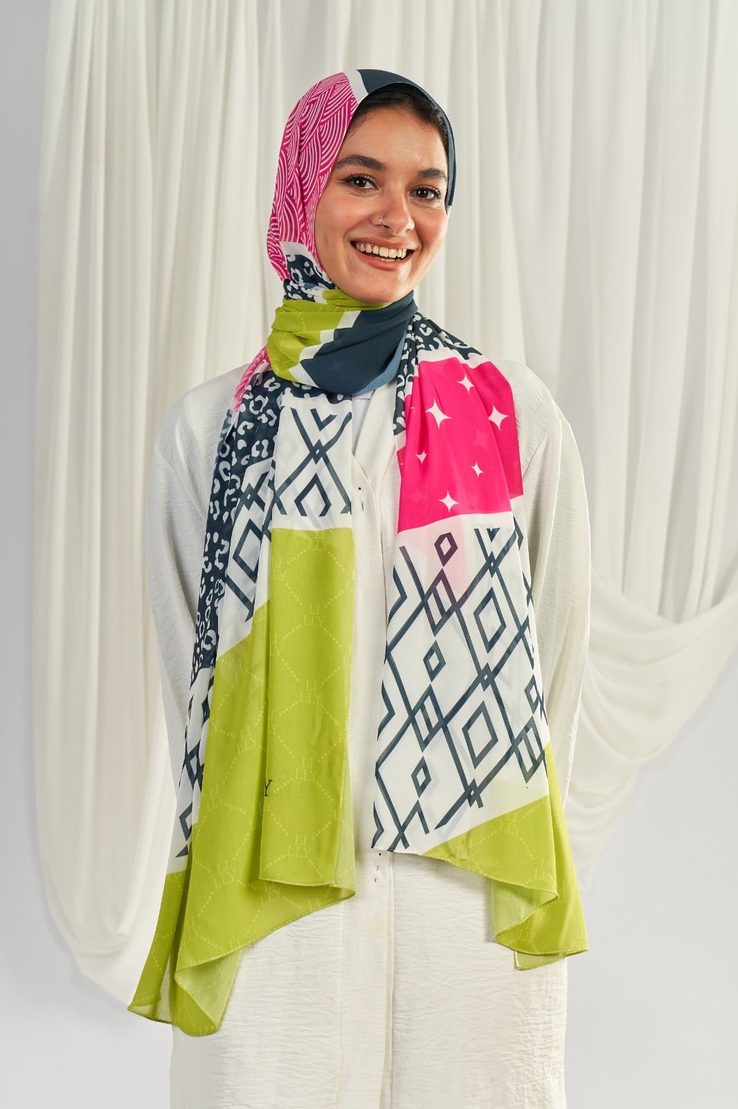 Ava - Lillyscarfofficial