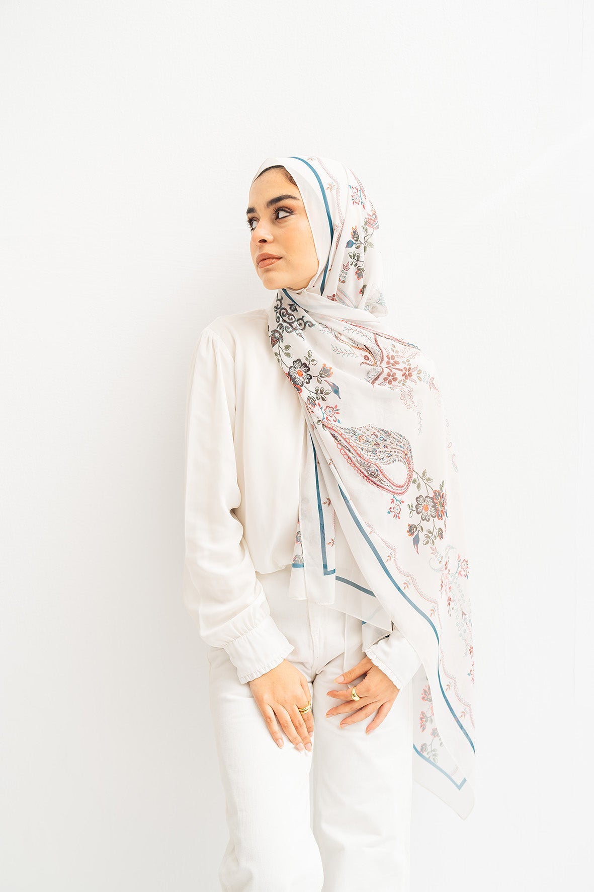 Avrel - Lillyscarfofficial