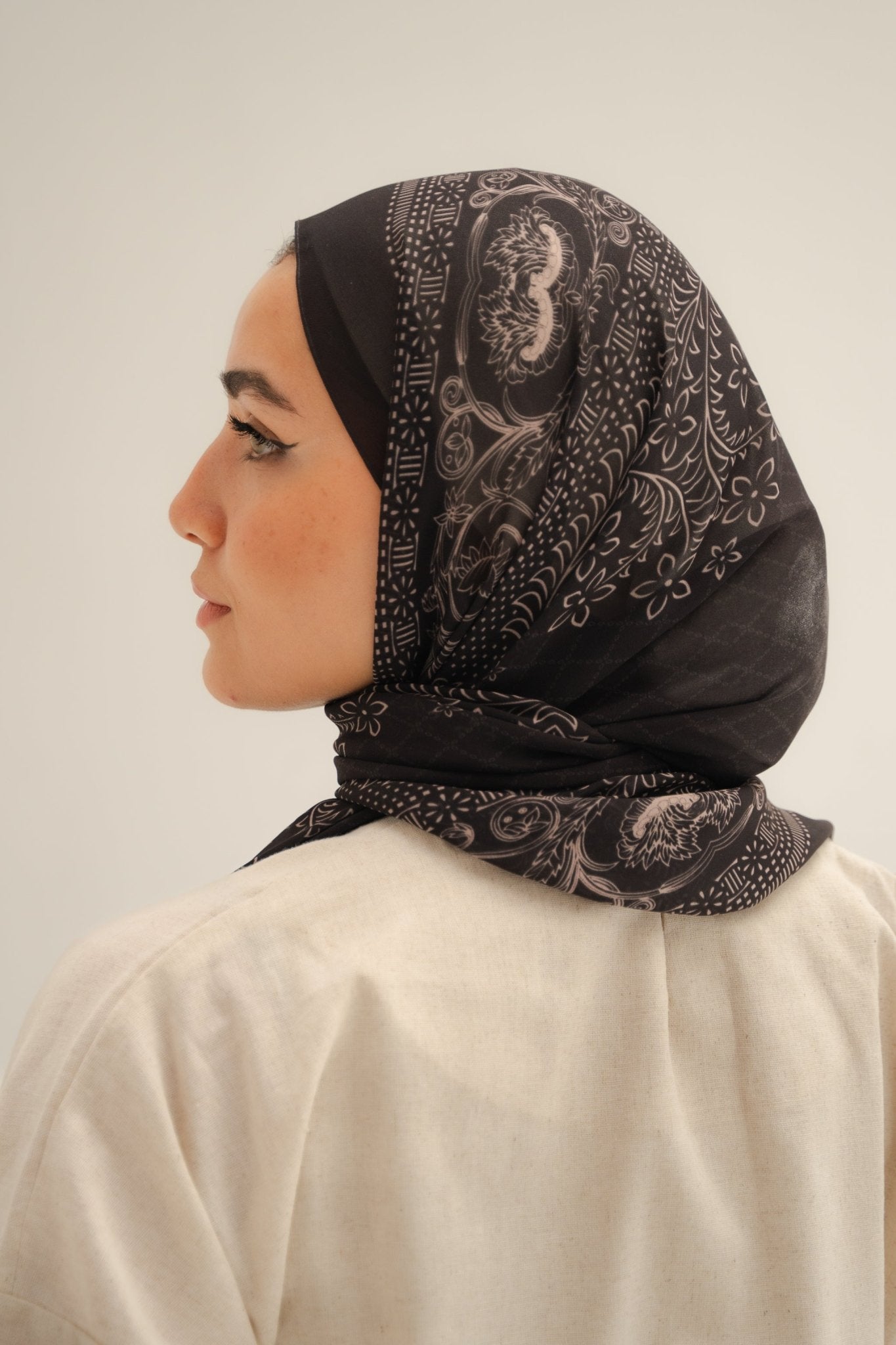 Black Demure - Lillyscarfofficial