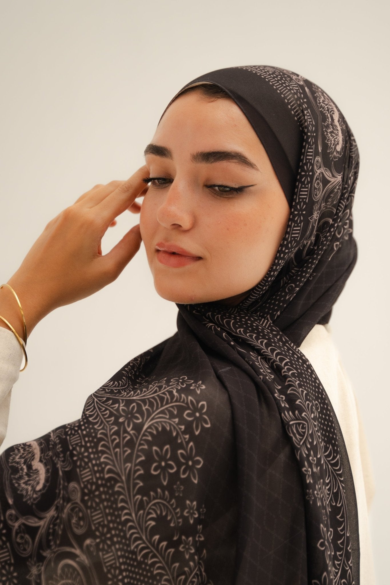 Black Demure - Lillyscarfofficial