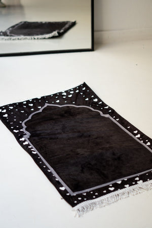 Black Hearts Rug - Lillyscarfofficial