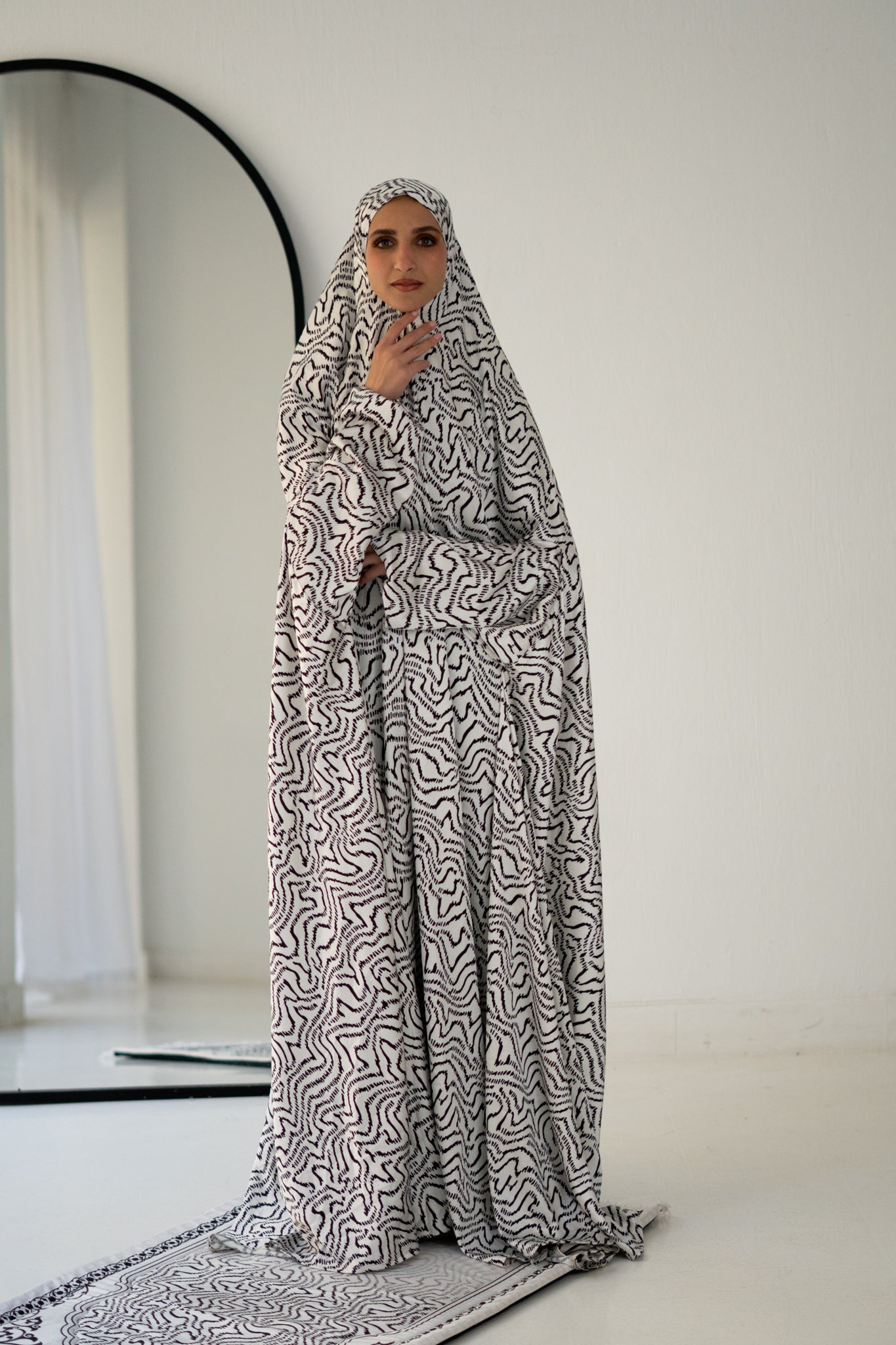 Black & white - Lillyscarfofficial