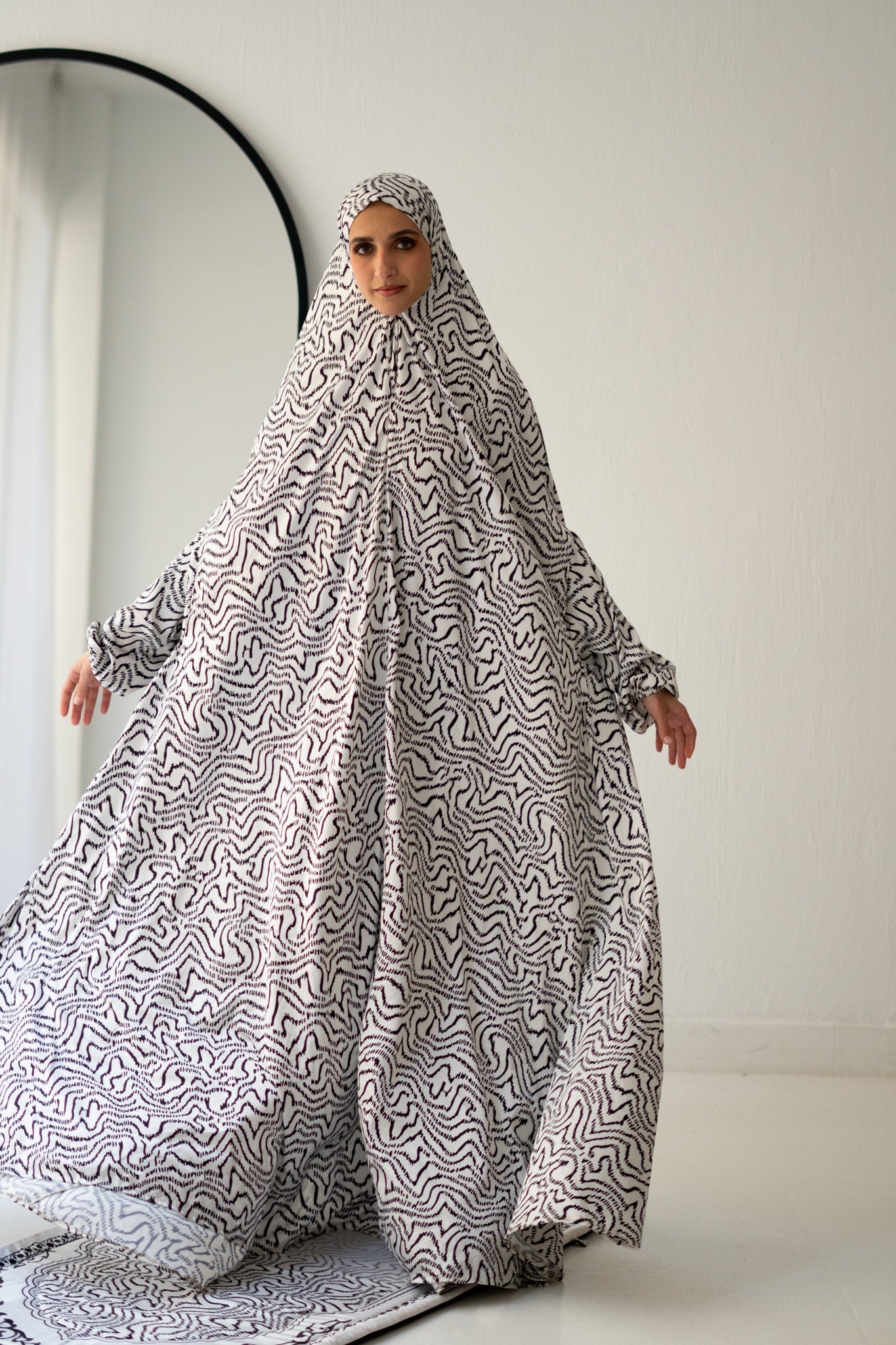 Black & white - Lillyscarfofficial