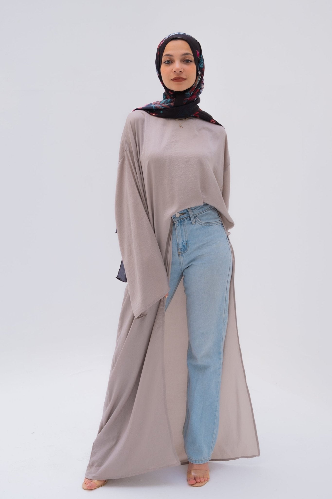 chic blouse in gray