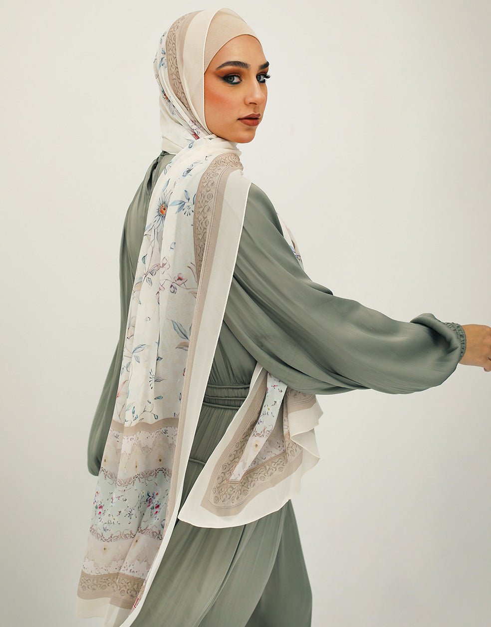 Julian - Lillyscarfofficial