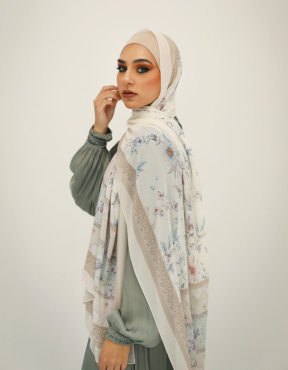 Julian - Lillyscarfofficial