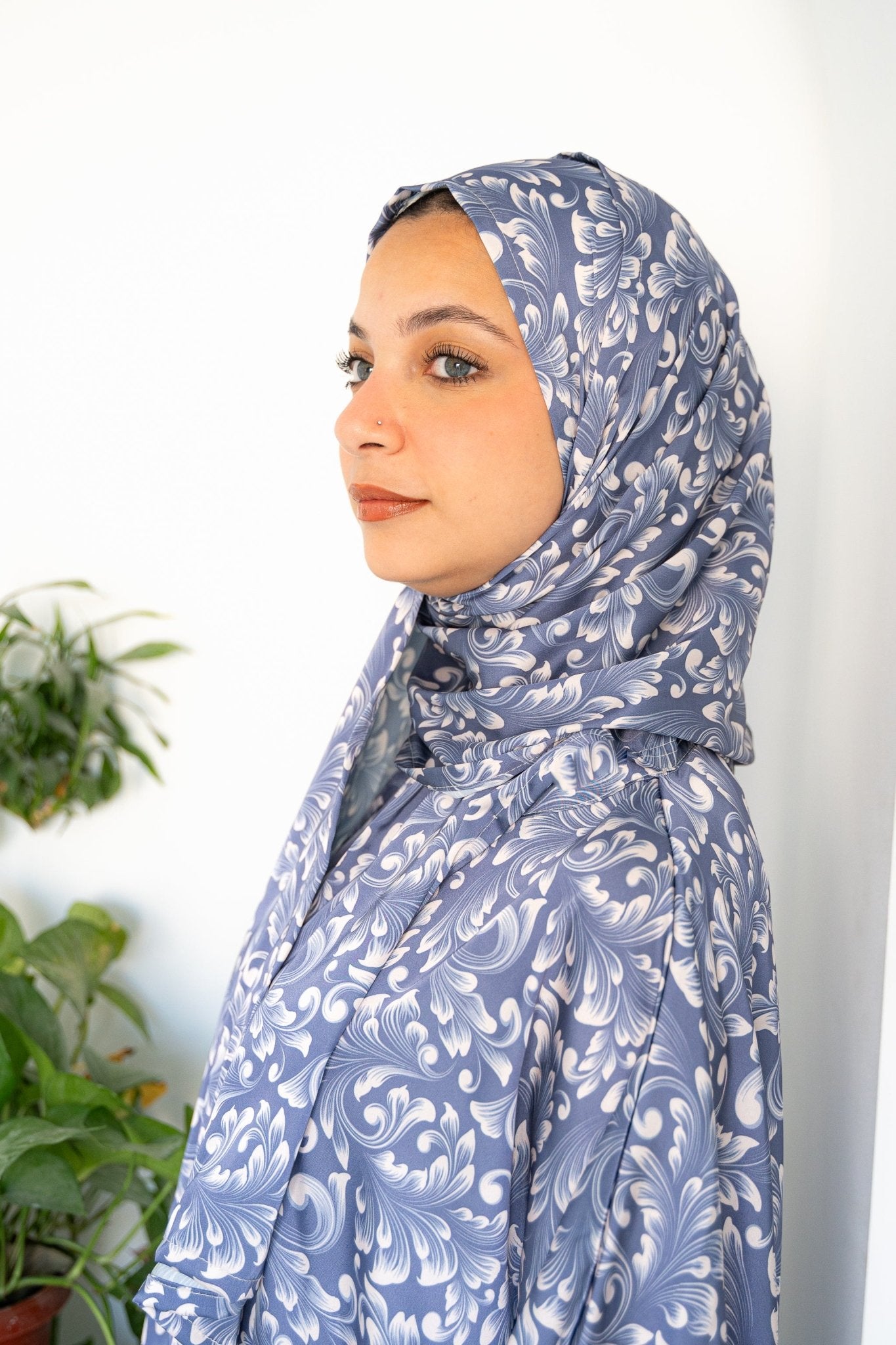 Lilah isdal - Lillyscarfofficial