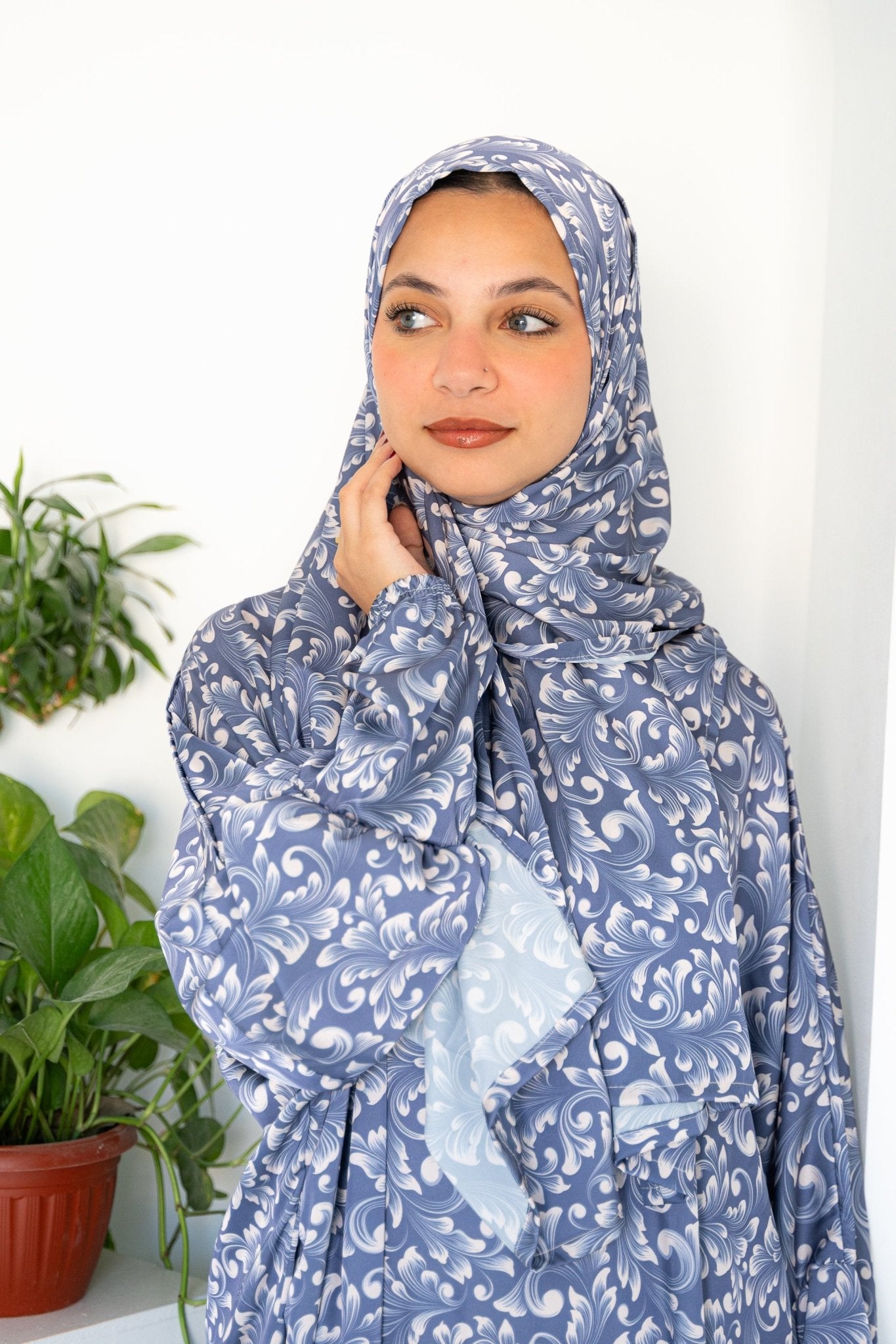 Lilah isdal - Lillyscarfofficial