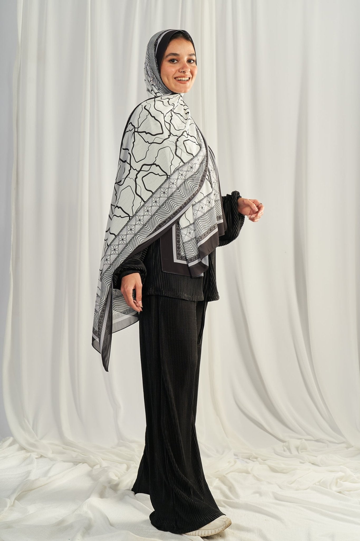Madar - Lillyscarfofficial