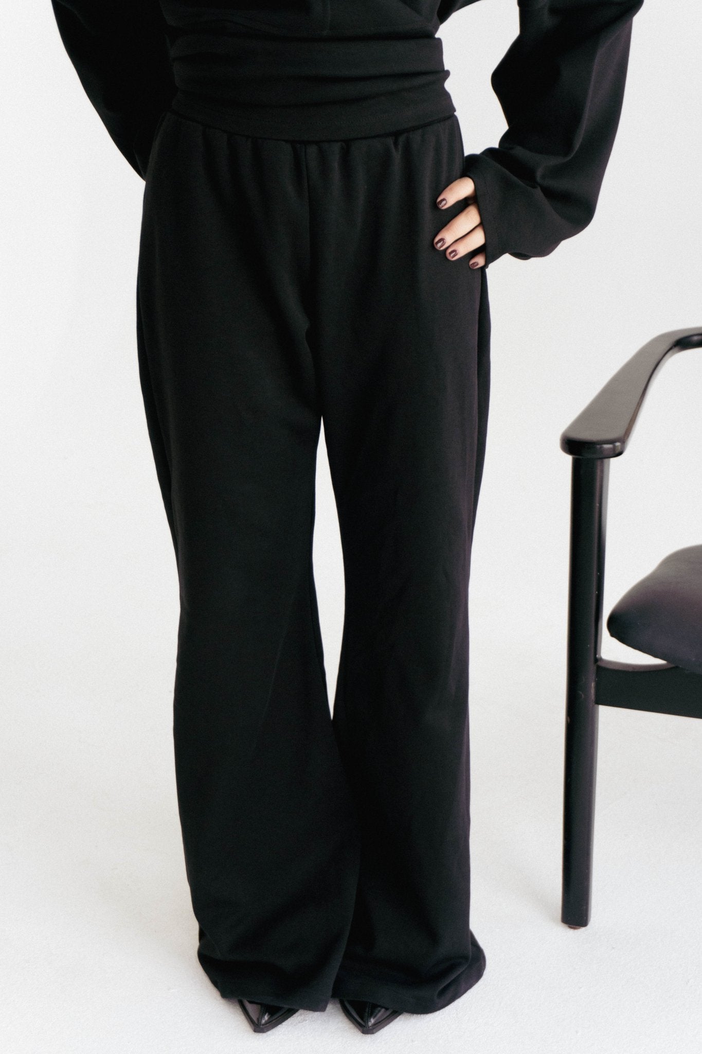 Minimal V in Black - Lillyscarfofficial