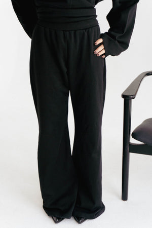 Minimal V in Black - Lillyscarfofficial