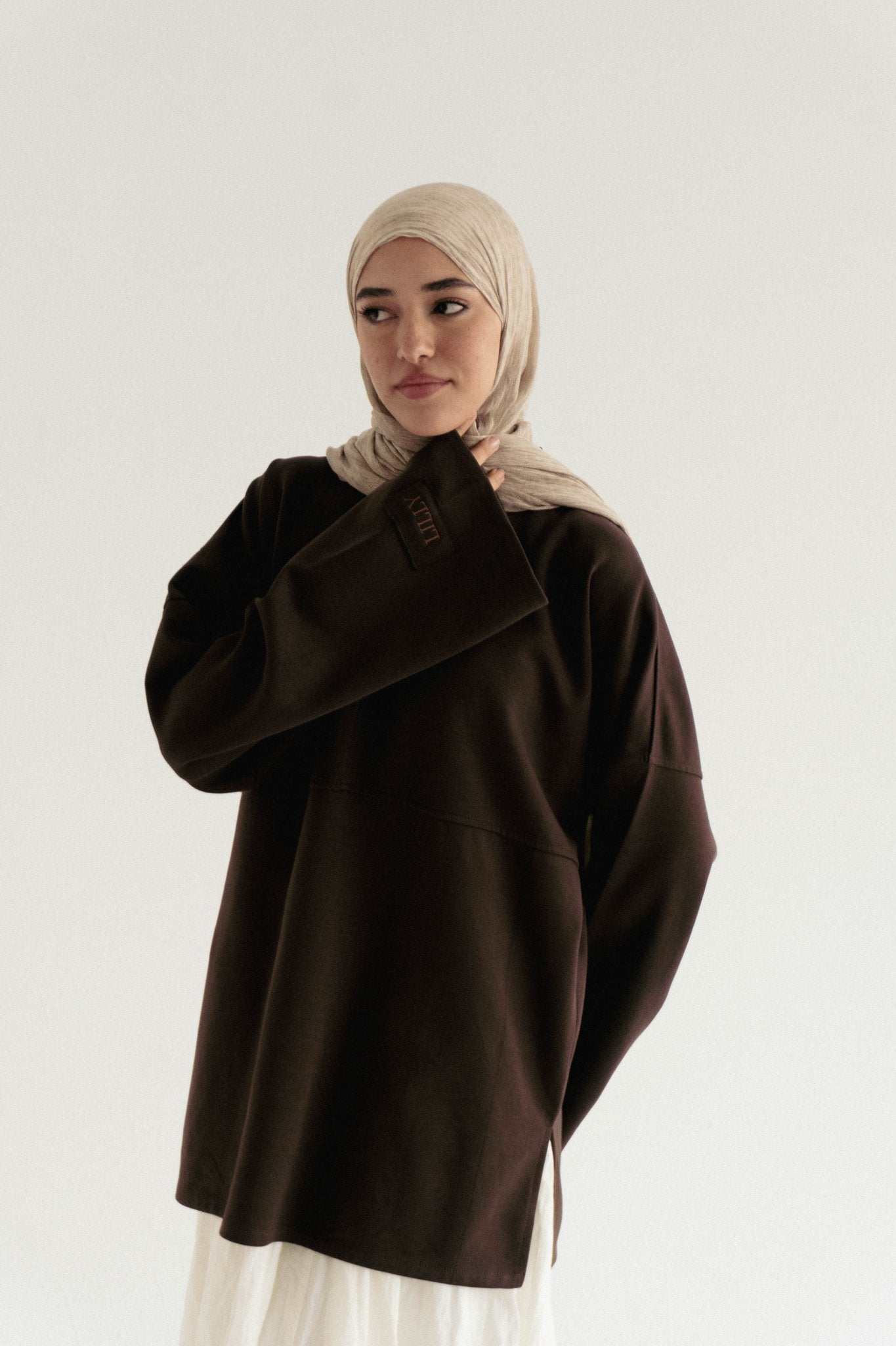 Minimal V in Brown - Lillyscarfofficial
