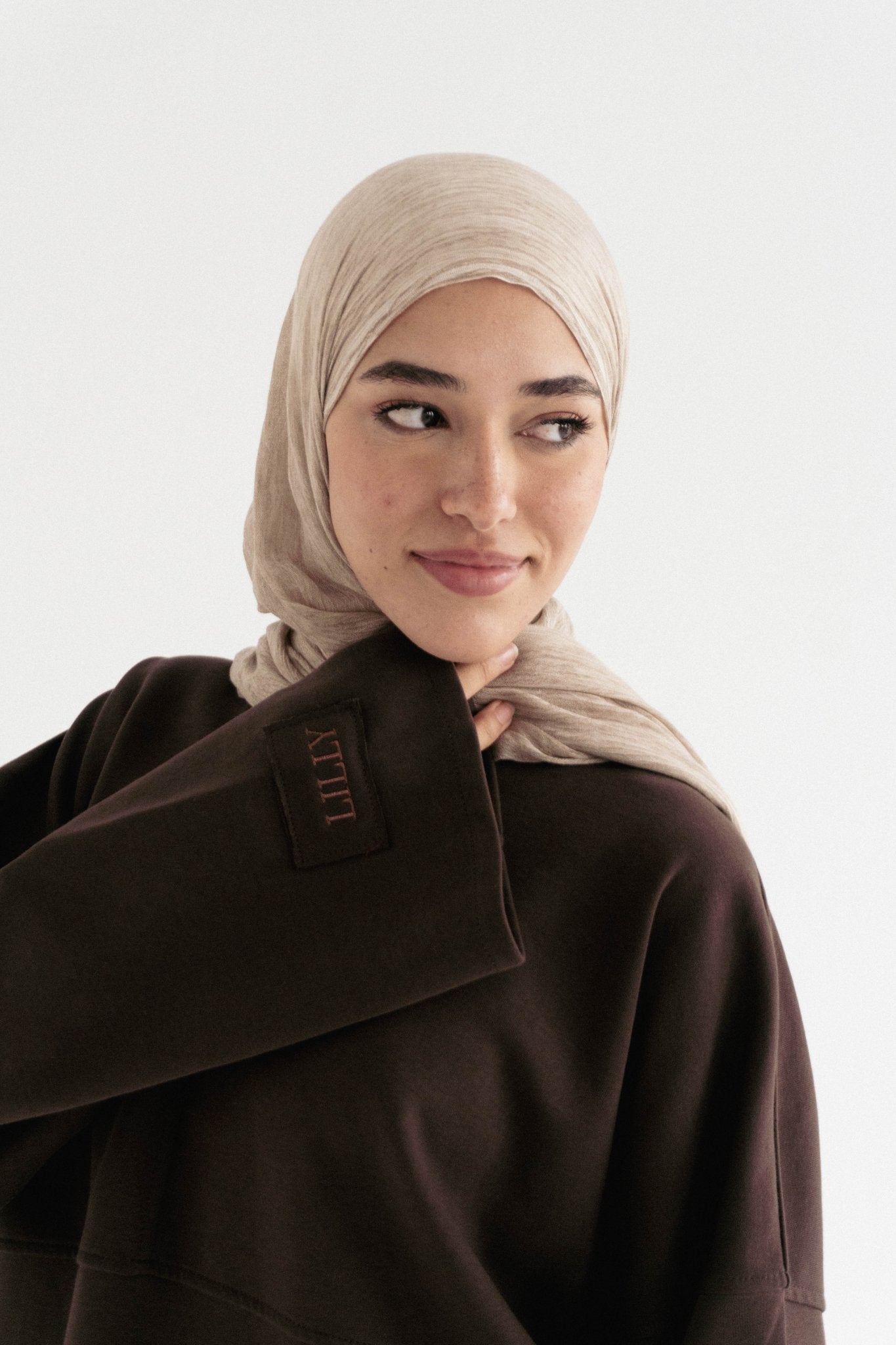 Minimal V in Brown - Lillyscarfofficial