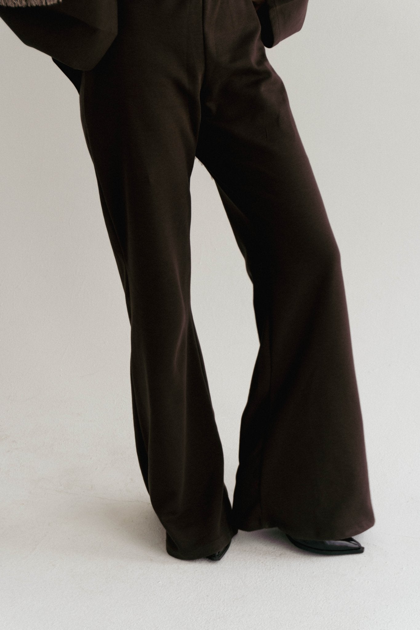 Minimal V in Brown - Lillyscarfofficial