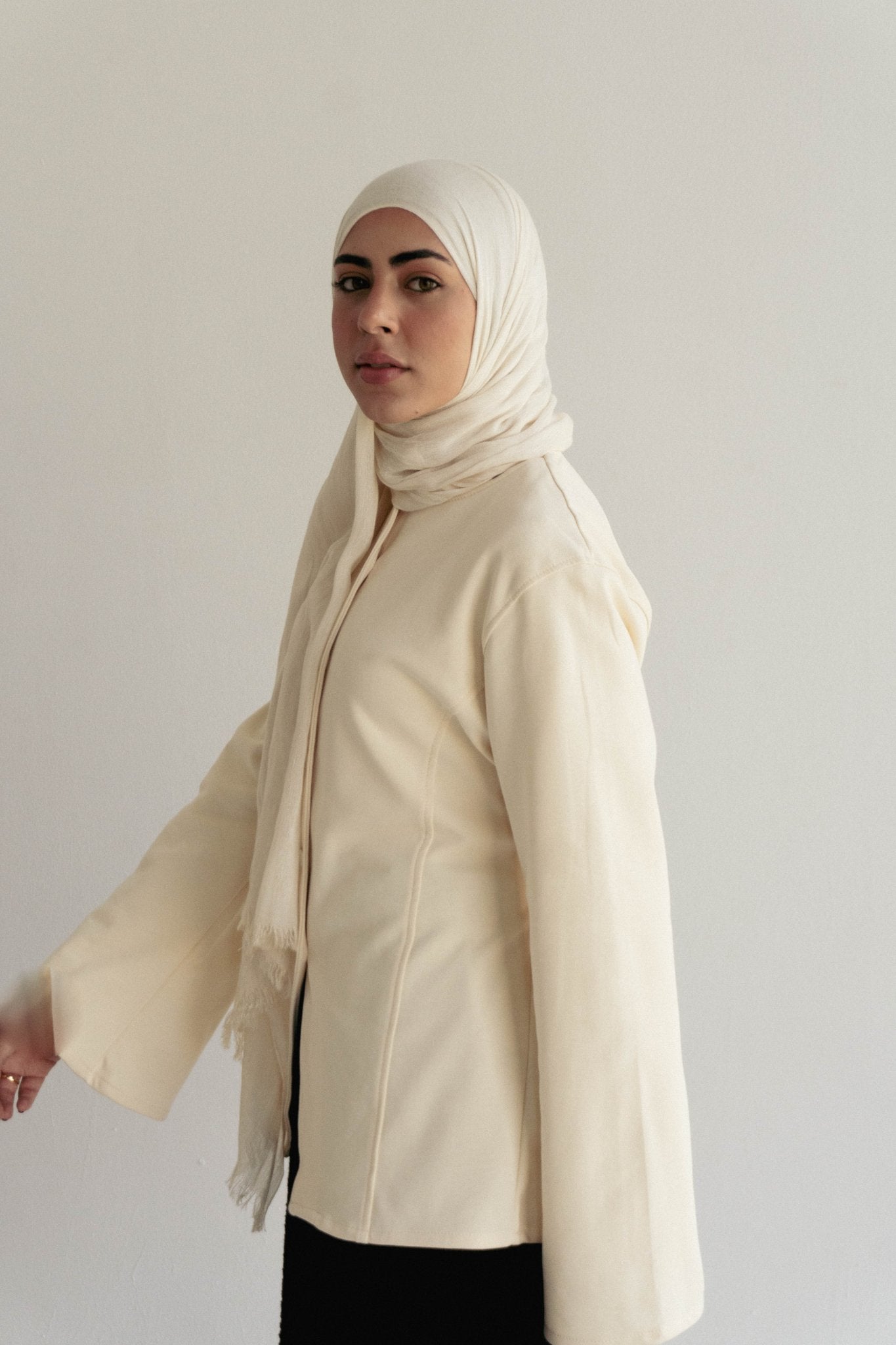 Mira Buttoned Top in crème - Lillyscarfofficial