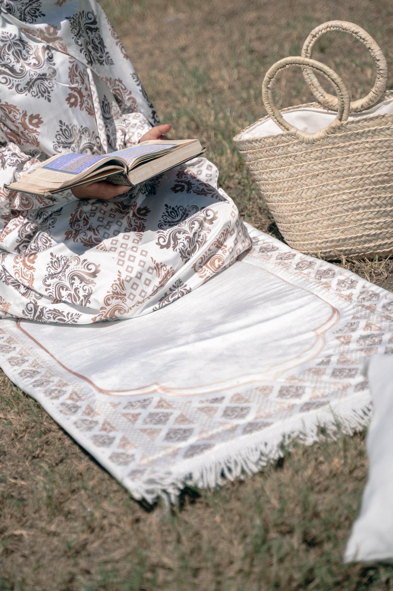 Neutral - Lillyscarfofficial