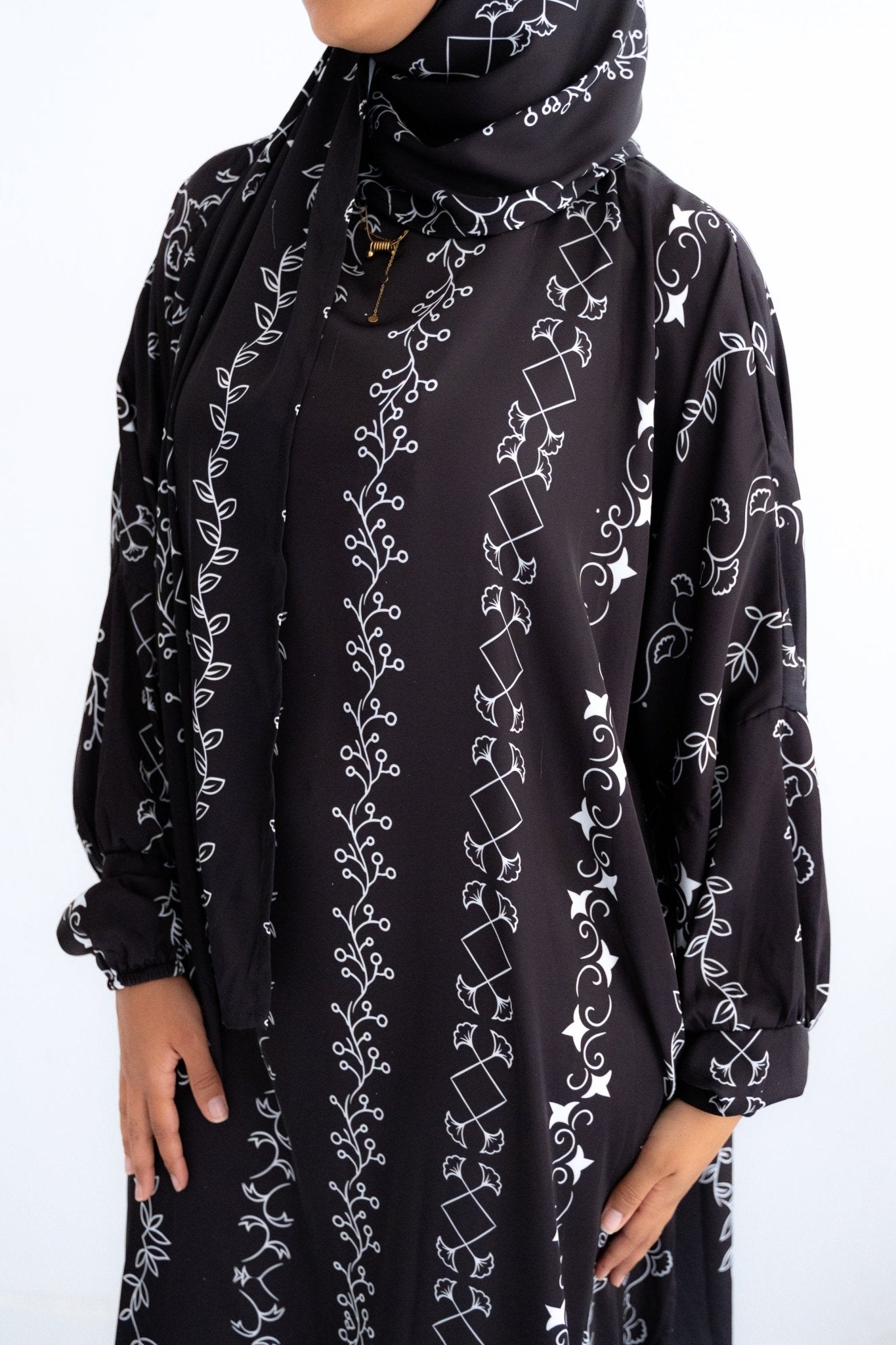 Nyrah isdal - Lillyscarfofficial