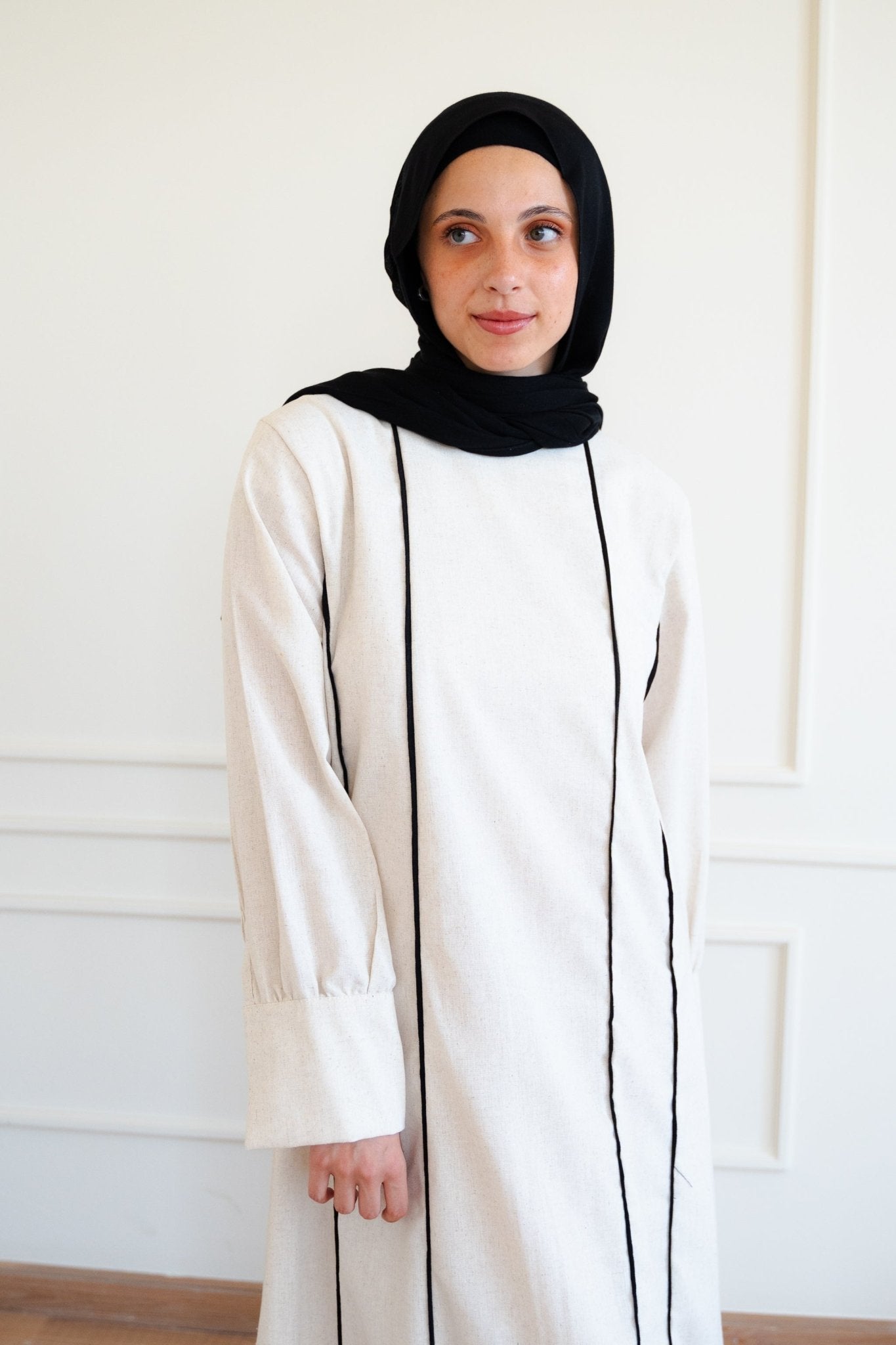 Sophia Dreese in beige - Lillyscarfofficial