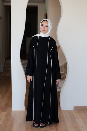 Sophia Dreese in black - Lillyscarfofficial