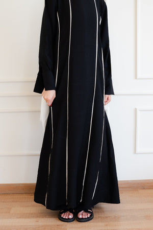 Sophia Dreese in black - Lillyscarfofficial