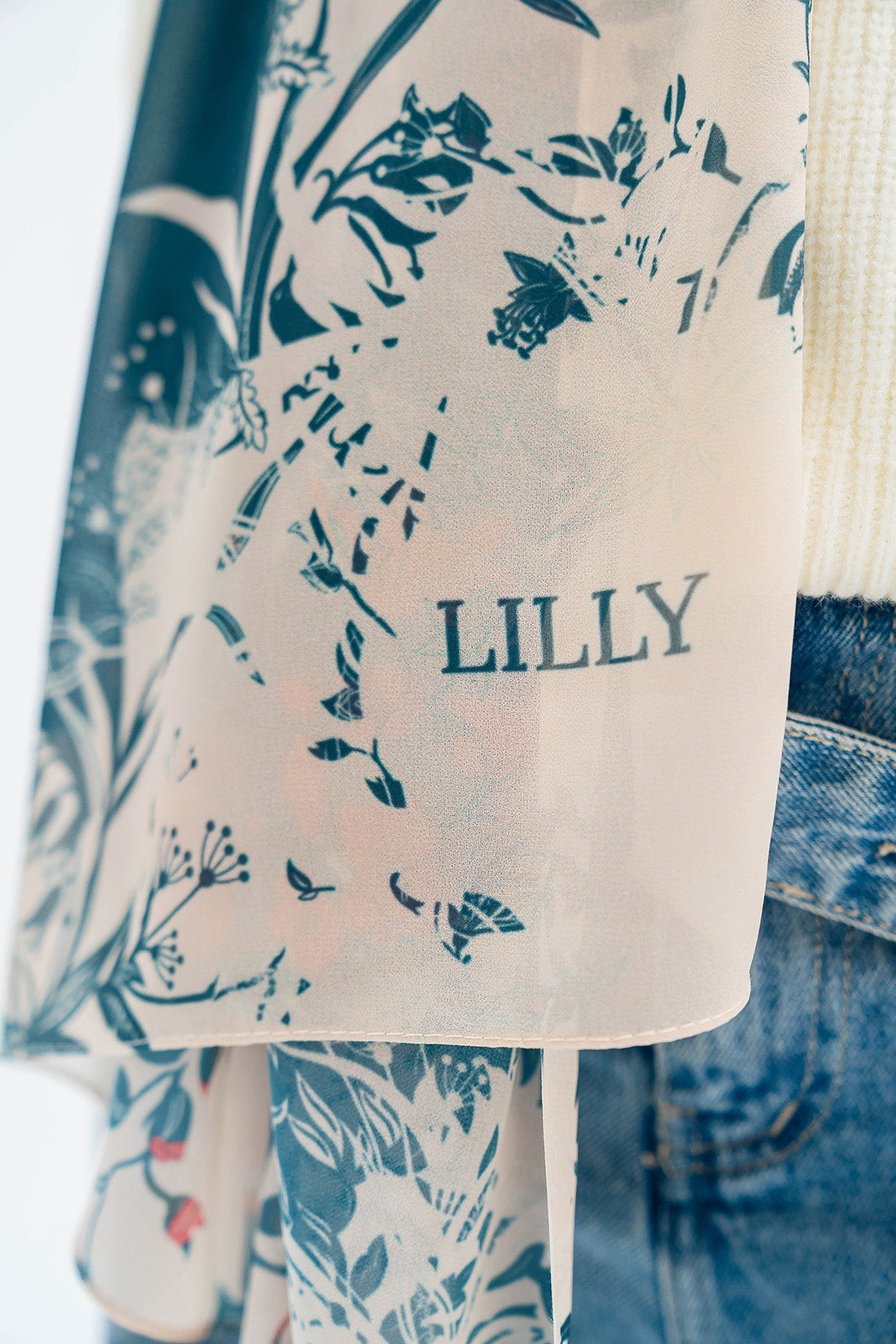 Swann - Lillyscarfofficial