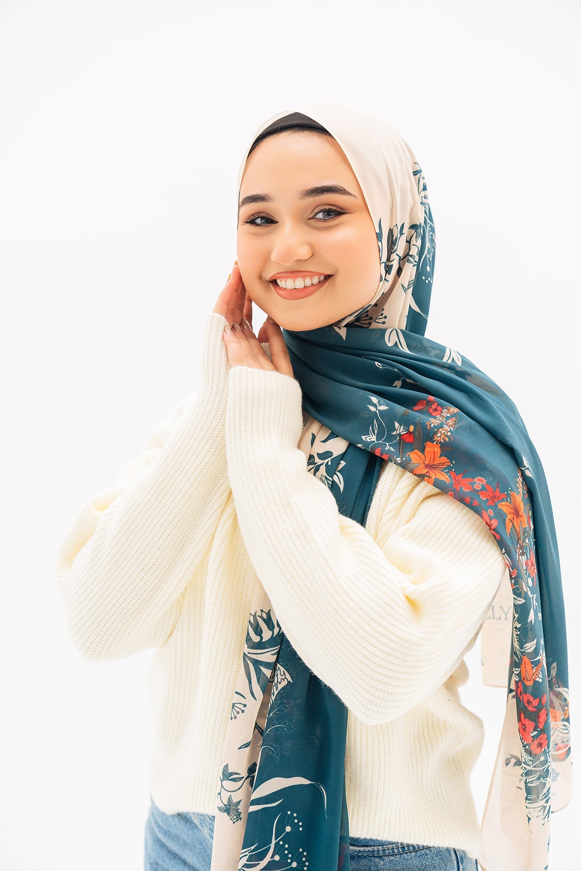 Swann - Lillyscarfofficial