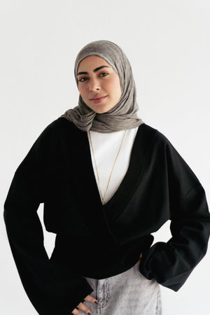 The wrap cozy top in Black - Lillyscarfofficial