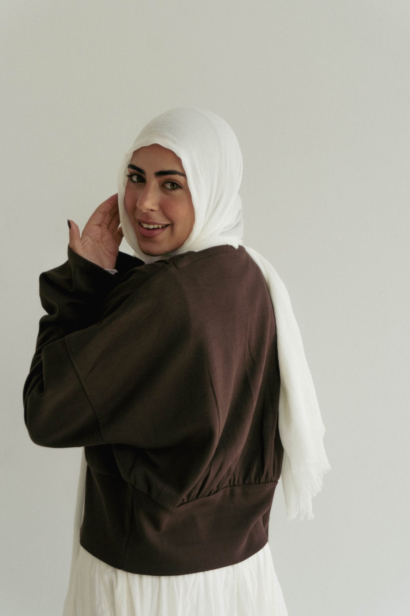 The wrap cozy top in Brown - Lillyscarfofficial