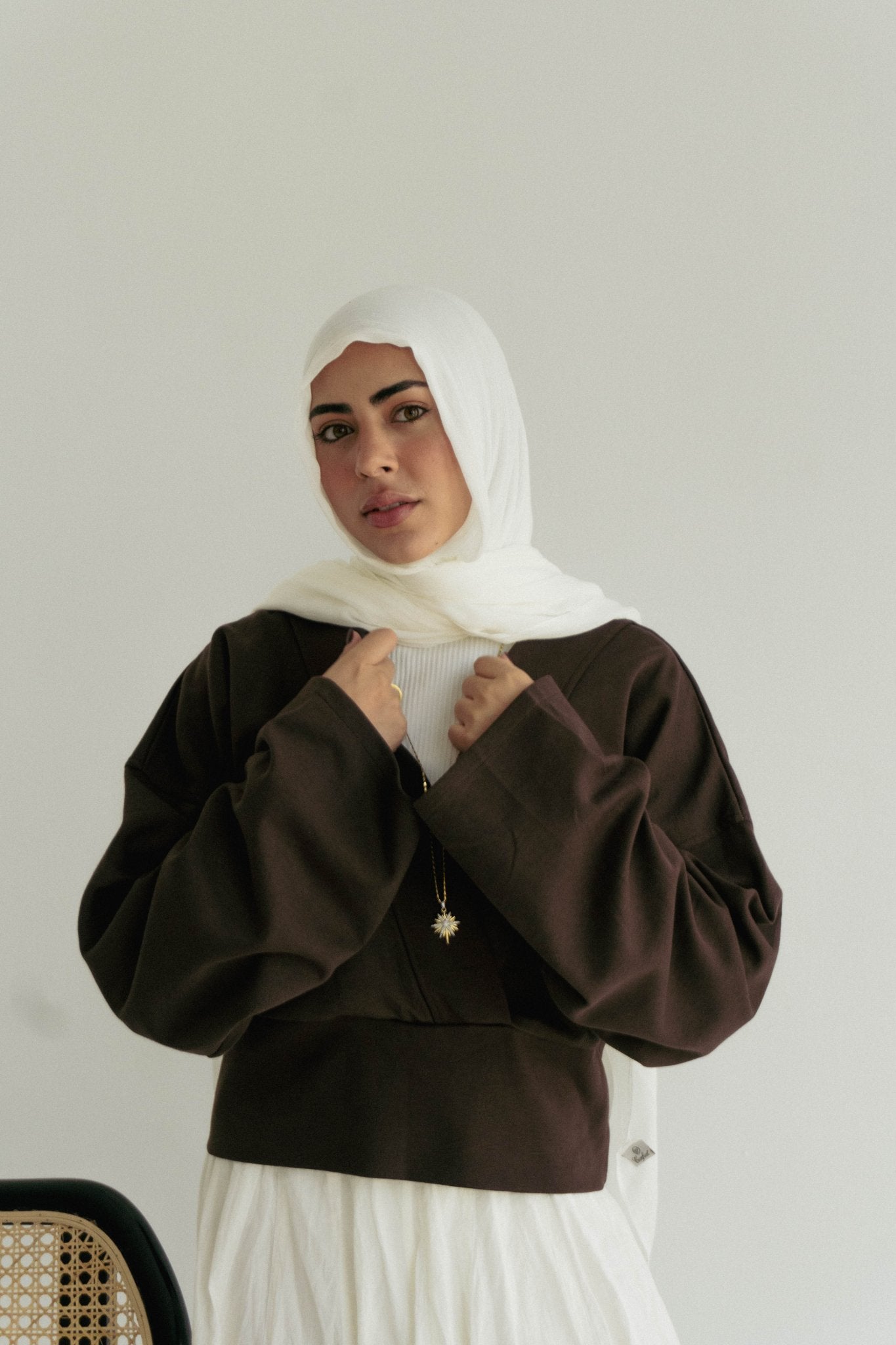 The wrap cozy top in Brown - Lillyscarfofficial