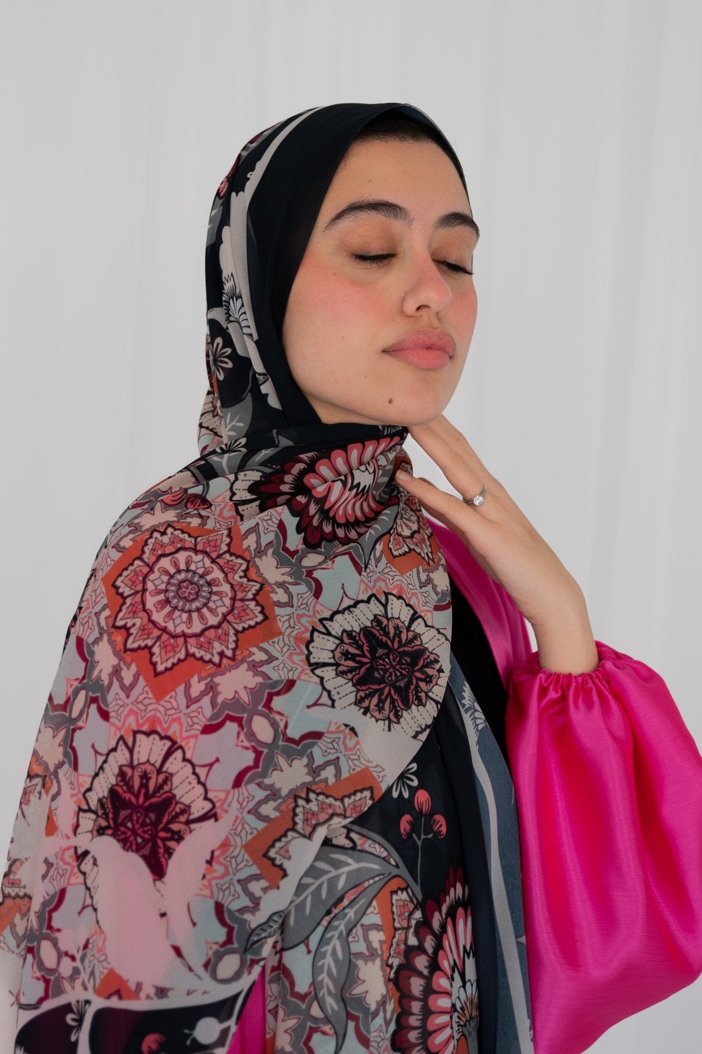 Yaffam - Lillyscarfofficial