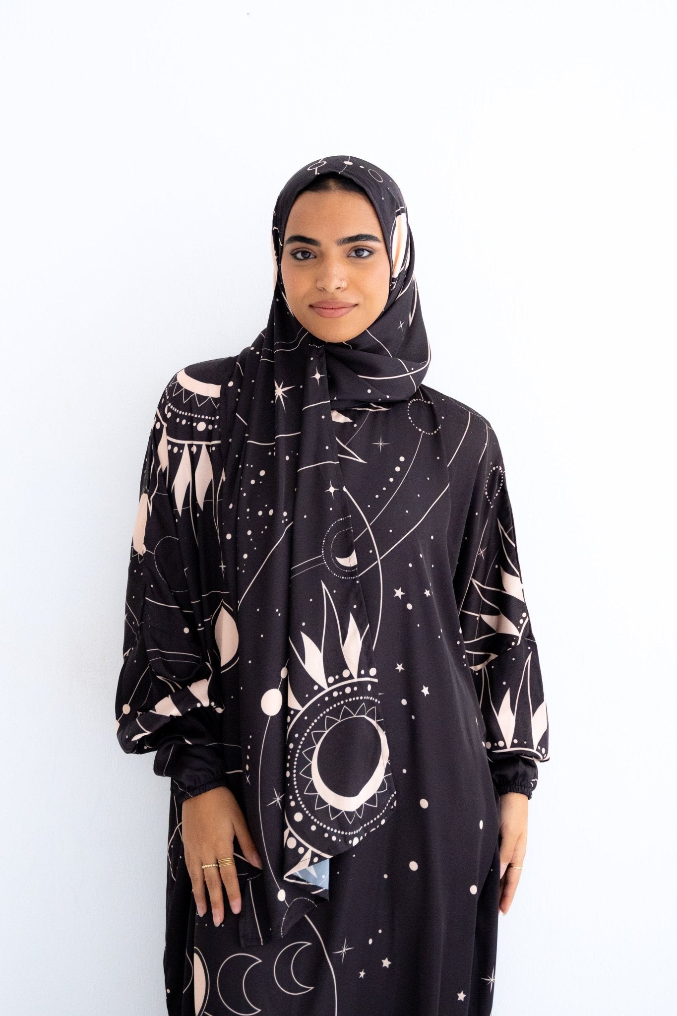 Zuriel isdal - Lillyscarfofficial