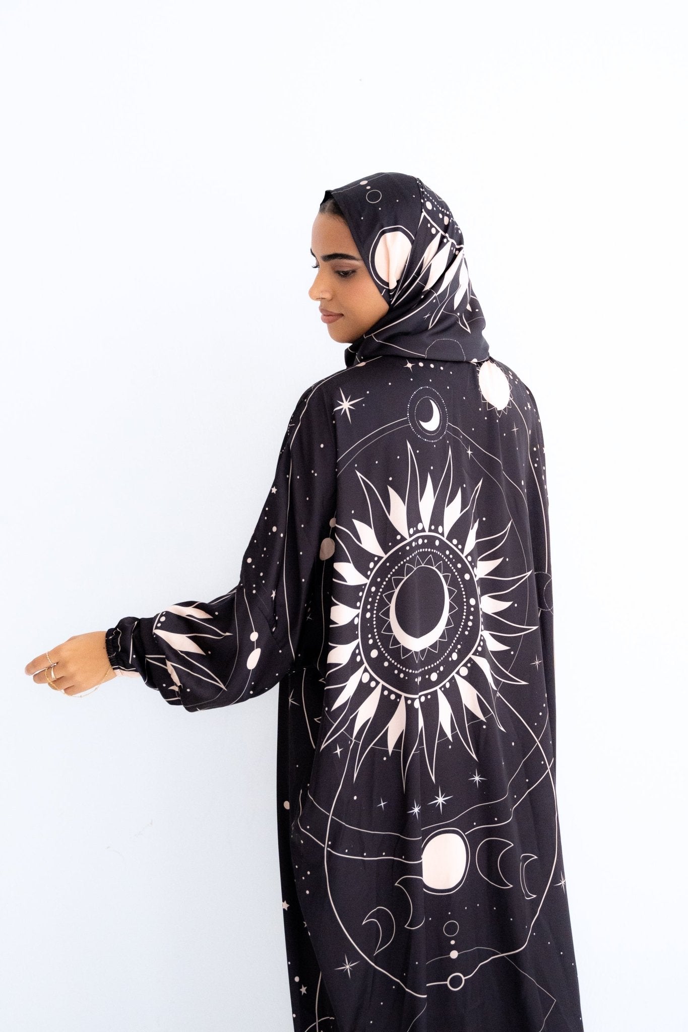 Zuriel isdal - Lillyscarfofficial