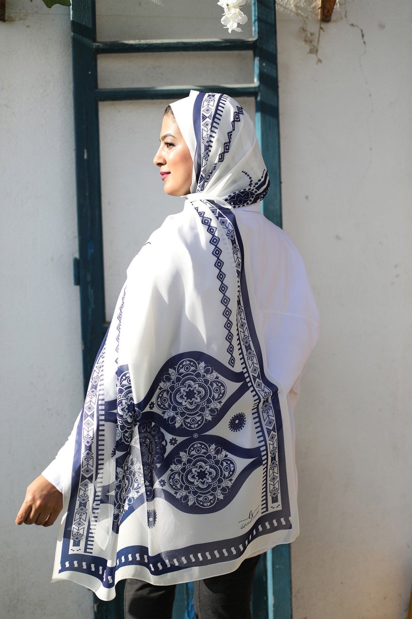 Bluelia - Lillyscarfofficial