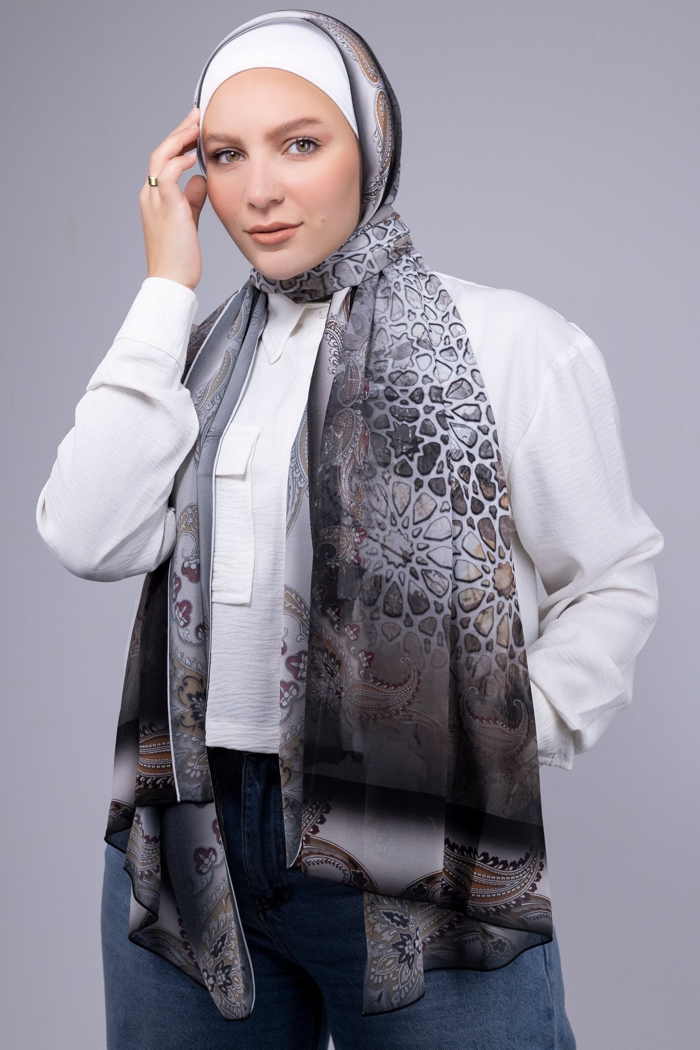 Nour - Lillyscarfofficial