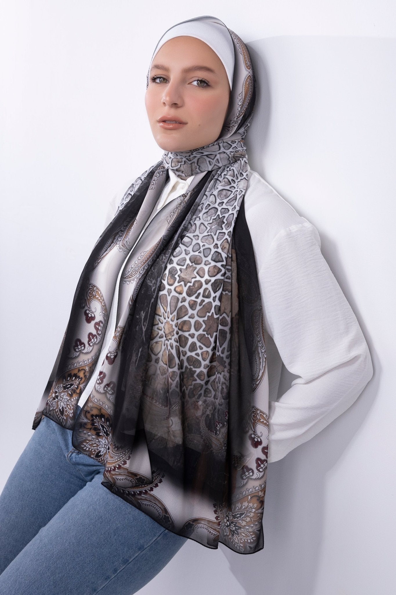 Nour - Lillyscarfofficial